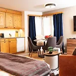 Wunderstay Alpine 16 Chic Location Apartament
